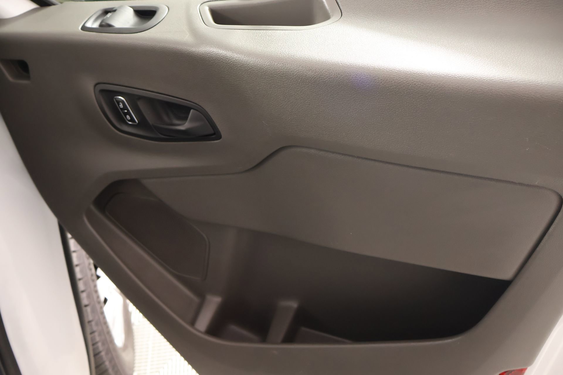 Used 2023 Ford Transit 350 XLT image 16