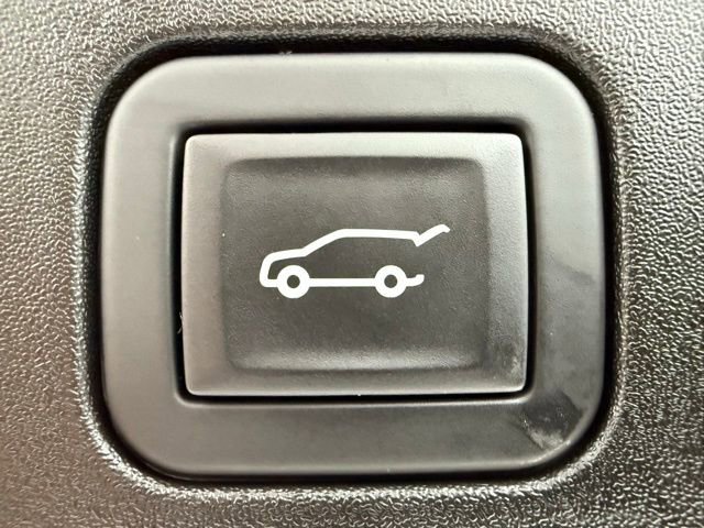 Used 2024 Cadillac XT4 Sport image 16