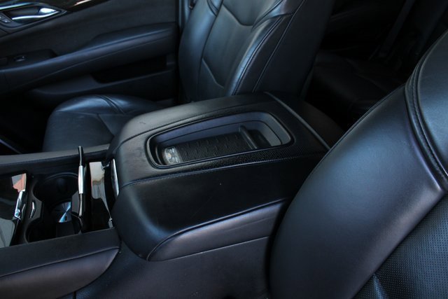 Used 2016 Cadillac Escalade Platinum image 17