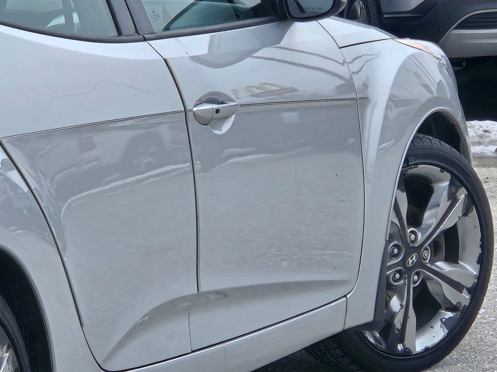 Used 2016 Hyundai Veloster Base w/ Option Group 03 image 17