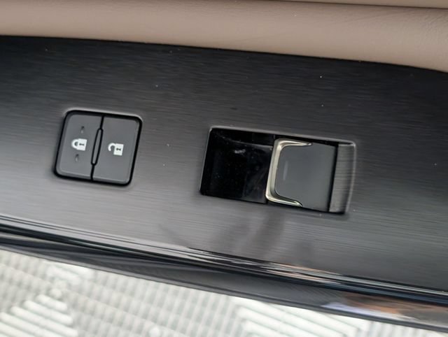 Used 2022 Lexus ES 300h Ultra Luxury w/ Protection Package (P3) FWD image 34