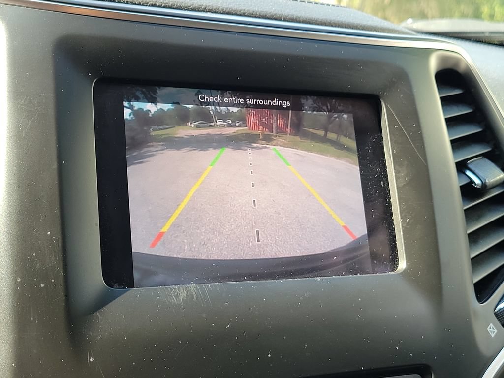 Used 2019 Jeep Cherokee Latitude w/ Popular Appearance Group FWD image 27