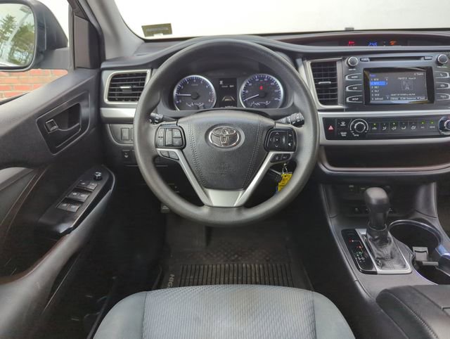 Used 2019 Toyota Highlander LE image 15