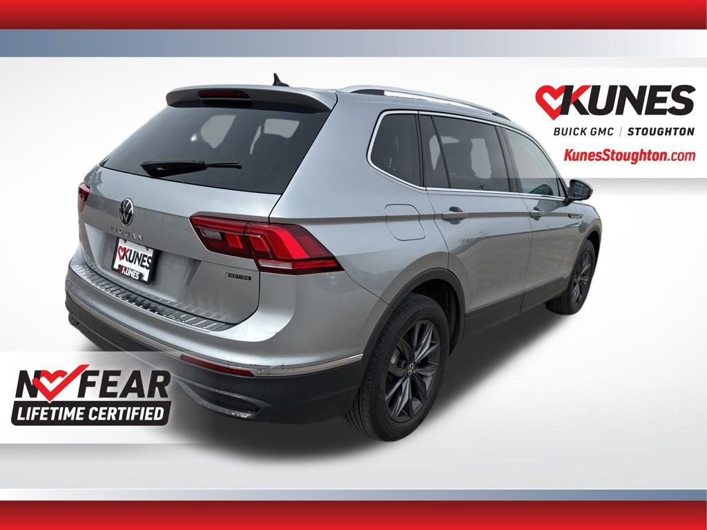 Used 2022 Volkswagen Tiguan SE w/ Panoramic Sunroof Package image 11