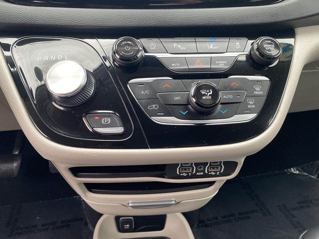 Used 2023 Chrysler Pacifica Touring-L FWD image 51