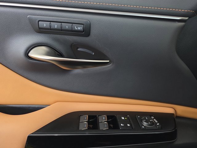 Certified 2025 Lexus ES 300h w/ Premium Package image 26