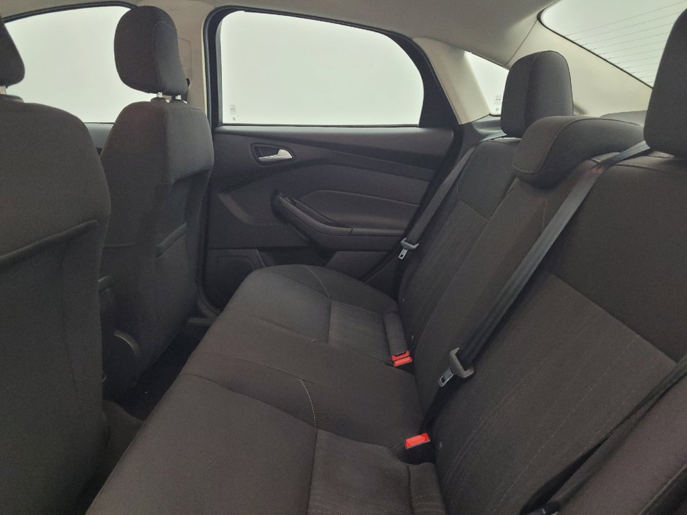 Used 2018 Ford Focus SE w/ SE Appearance Package FWD image 18