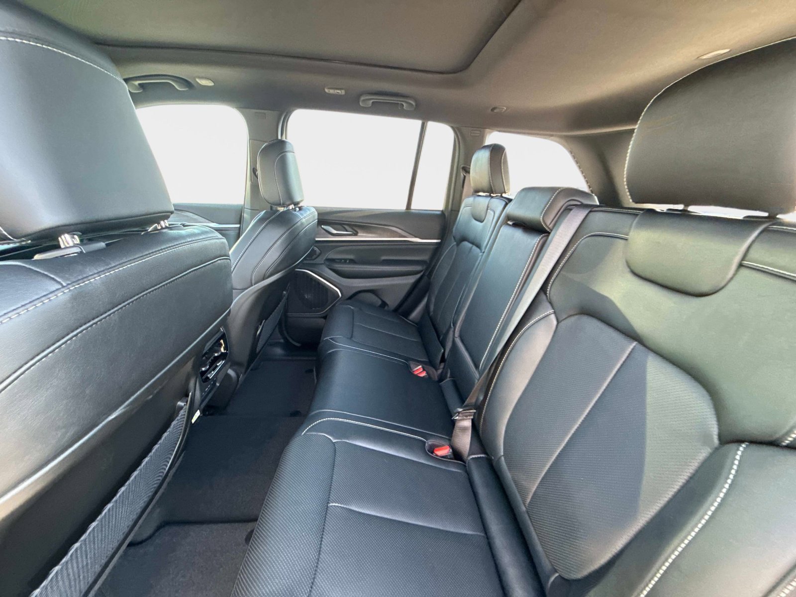 New 2026 Jeep Grand Cherokee Limited AWD/4WD image 15