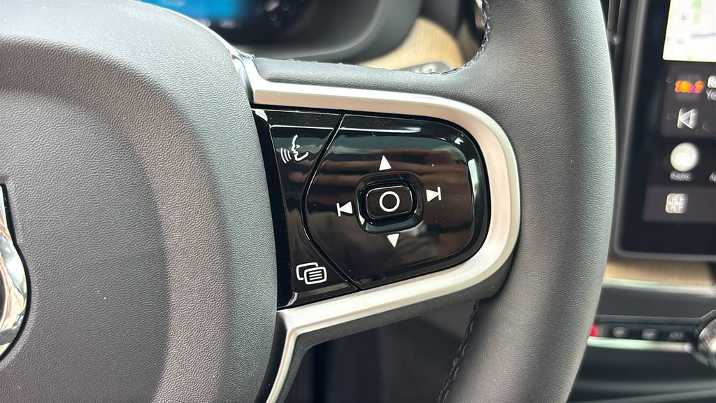 New 2026 Volvo XC60 B5 Plus w/ Protection Package Premier AWD/4WD image 17