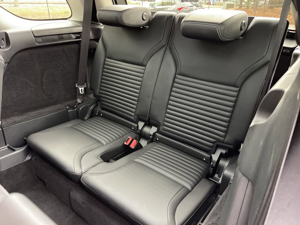 Used 2024 Land Rover Discovery S AWD/4WD image 24