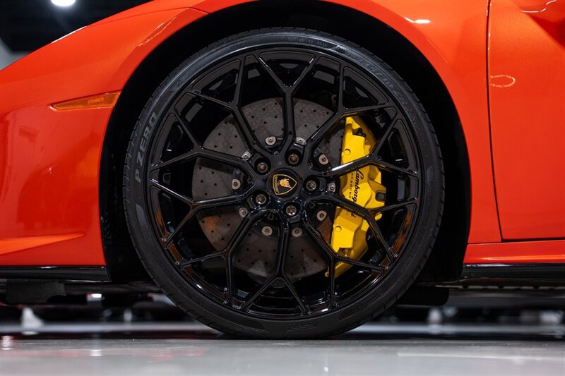 Used 2021 Lamborghini Huracan EVO AWD/4WD image 12