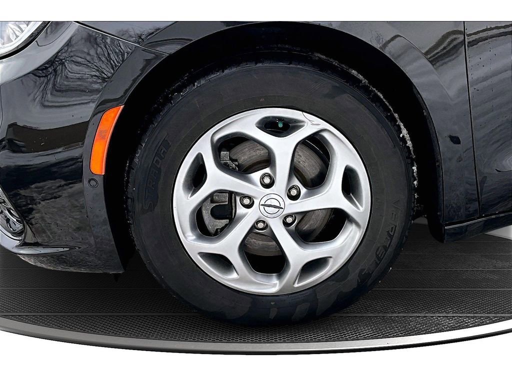 Used 2022 Chrysler Pacifica Limited image 10
