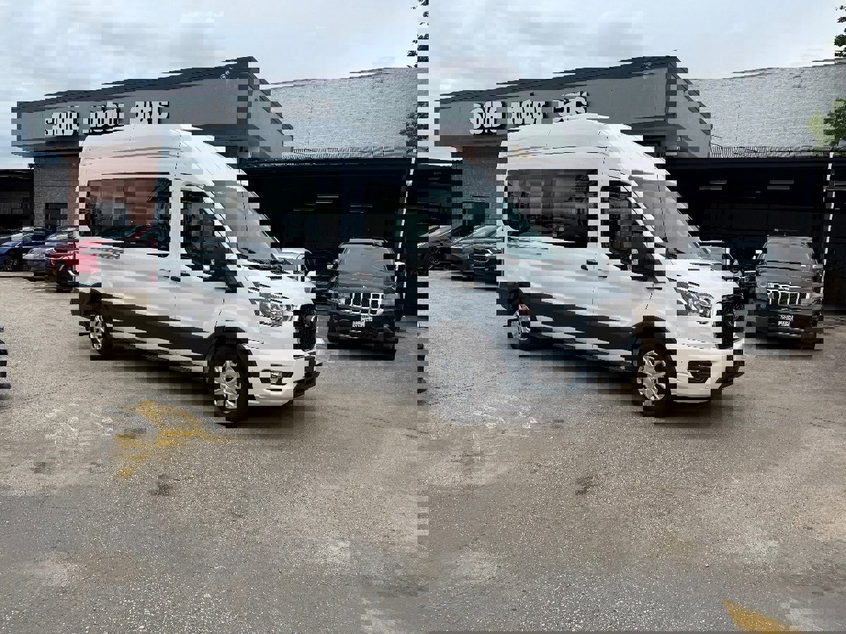 Used 2023 Ford Transit 350 XLT image 3