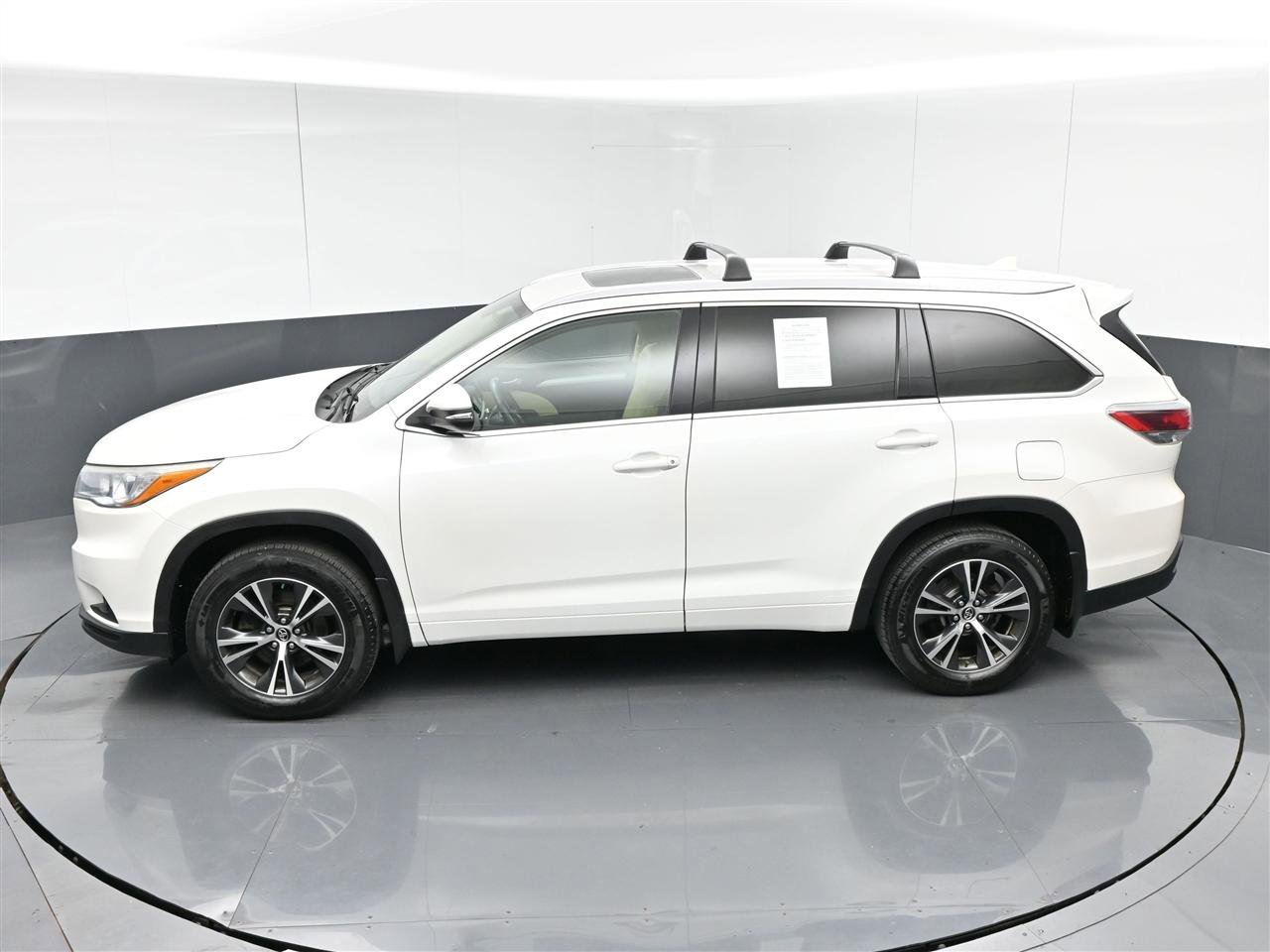 Used 2016 Toyota Highlander XLE AWD/4WD image 28