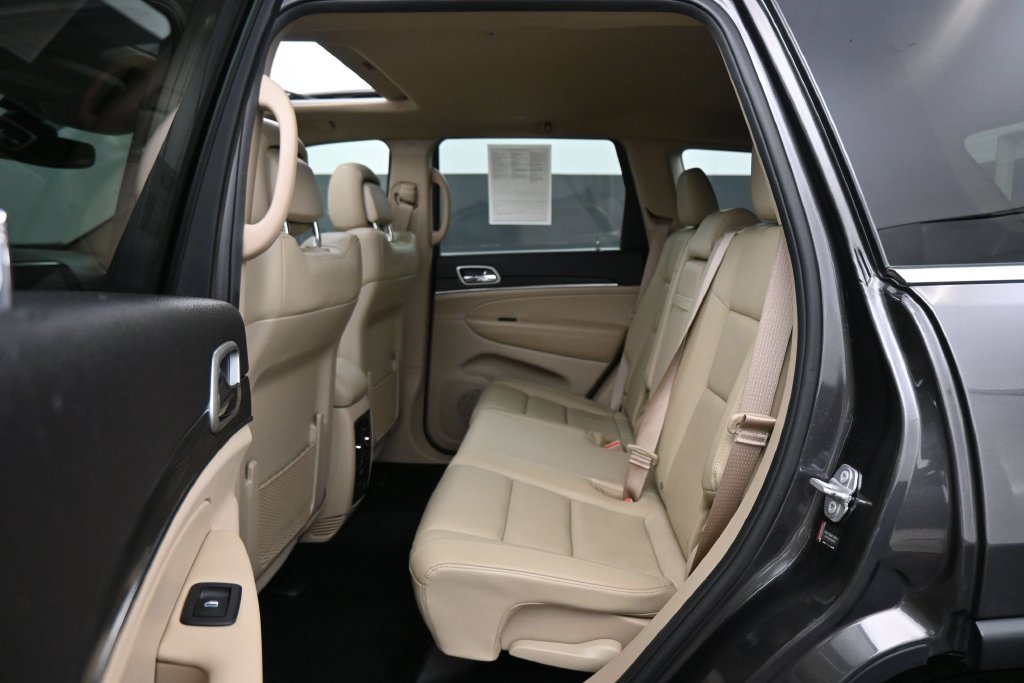 Used 2019 Jeep Grand Cherokee Limited AWD/4WD image 17
