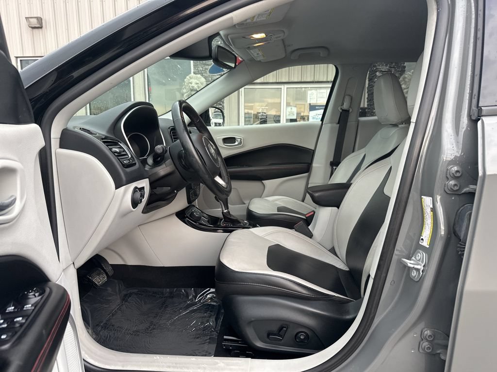 Used 2019 Jeep Compass Limited AWD/4WD image 10