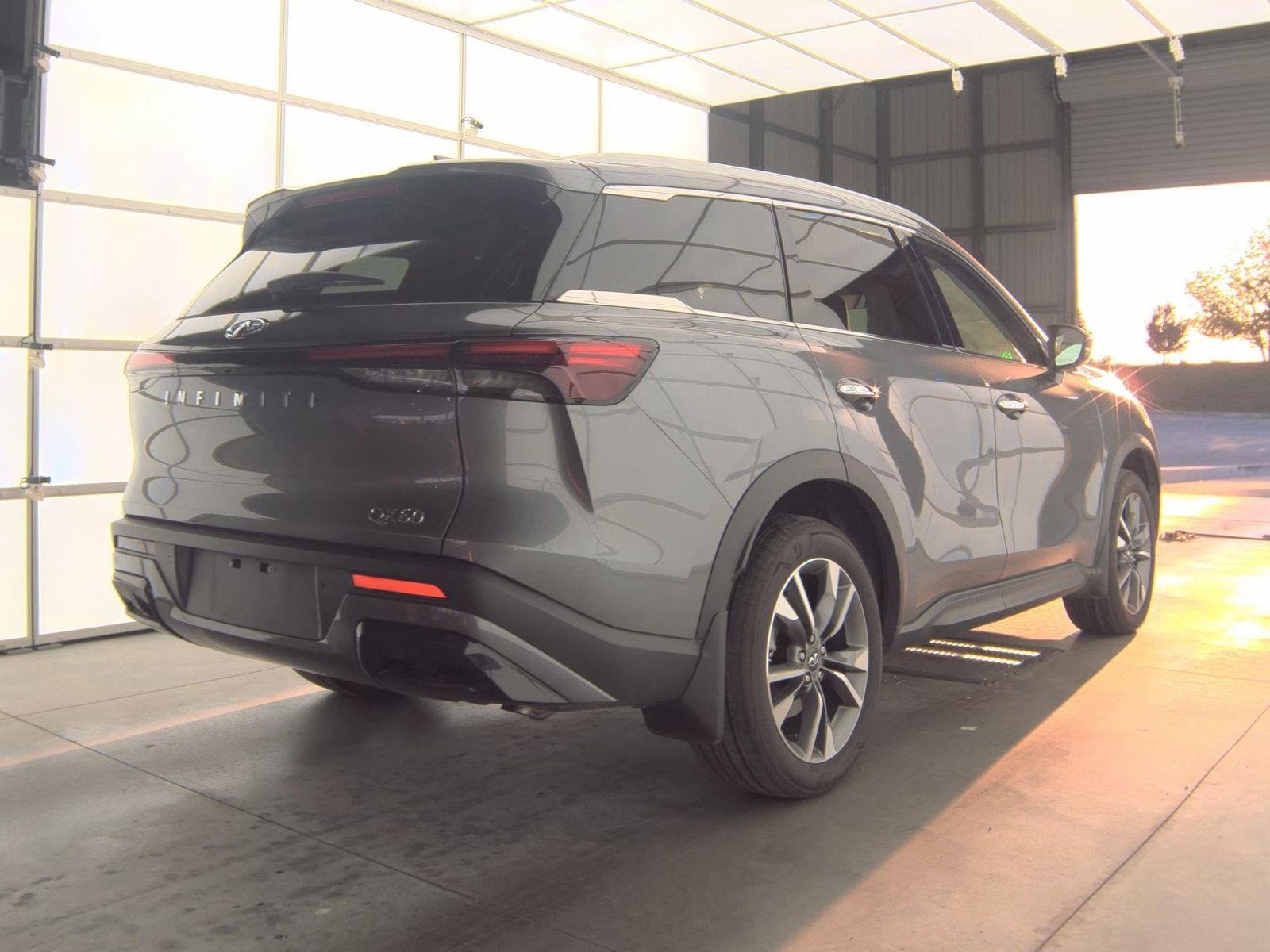 Certified 2025 INFINITI QX60 Luxe image 5