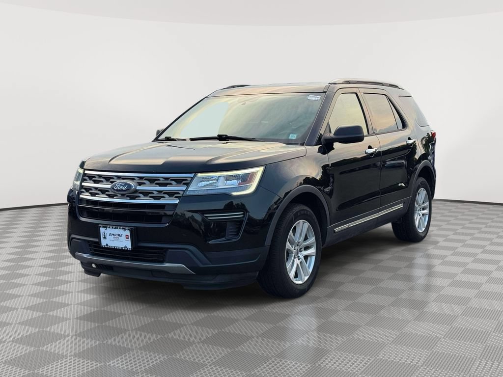 Used 2018 Ford Explorer XLT AWD/4WD image 3