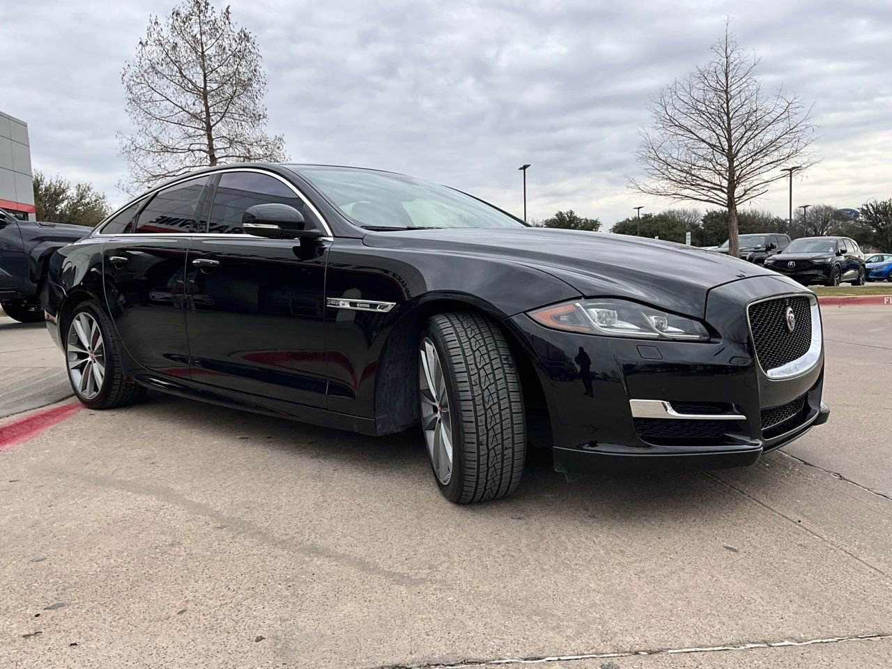 Used 2016 Jaguar XJ R-Sport image 4