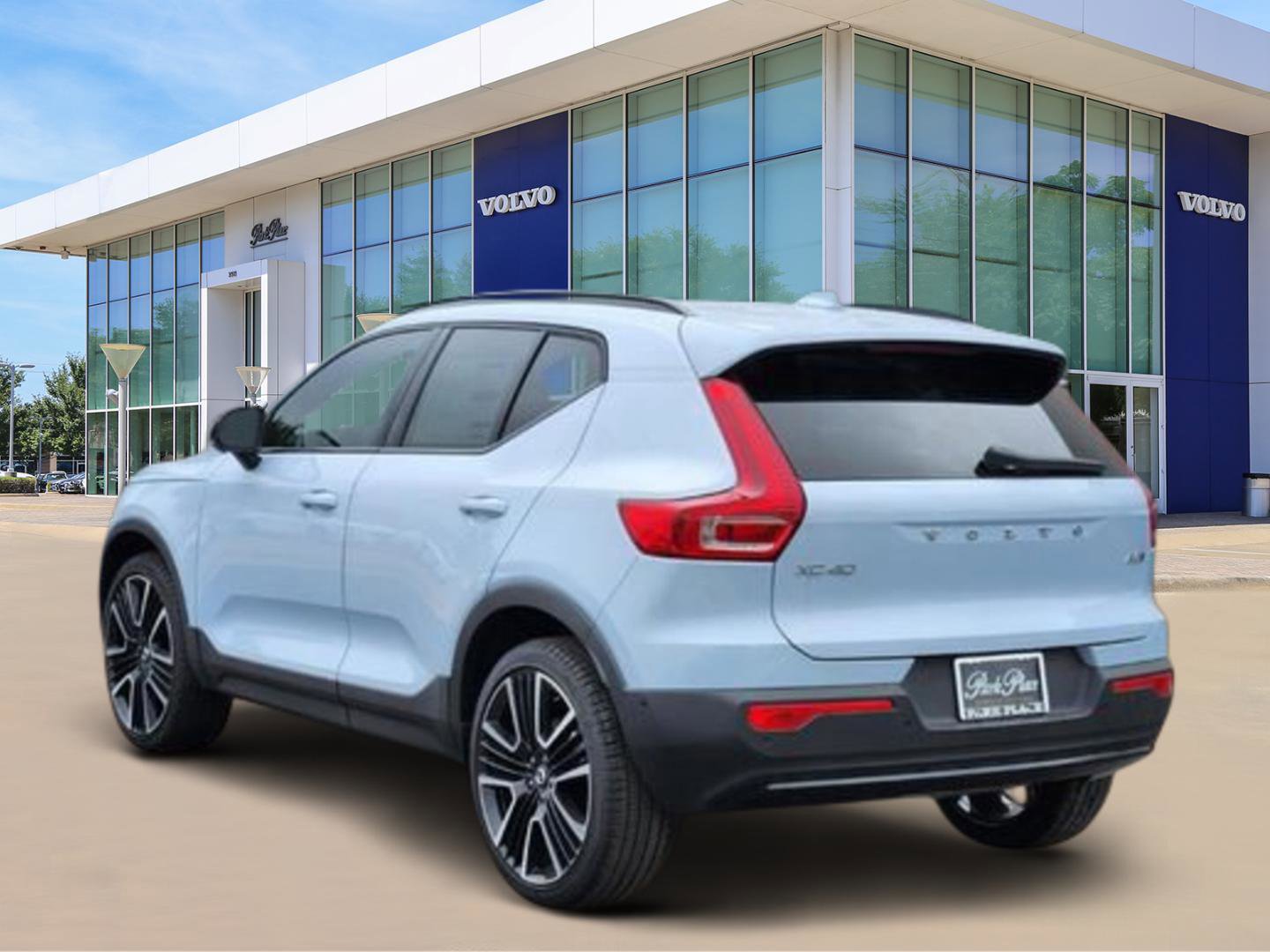 Used 2025 Volvo XC40 B5 Ultra w/ Climate Package image 4