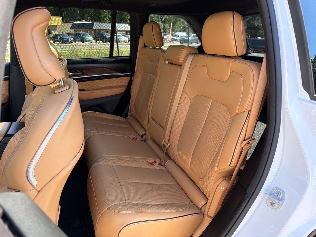 Used 2023 Jeep Grand Cherokee Summit w/ Luxury Tech Group V AWD/4WD image 21