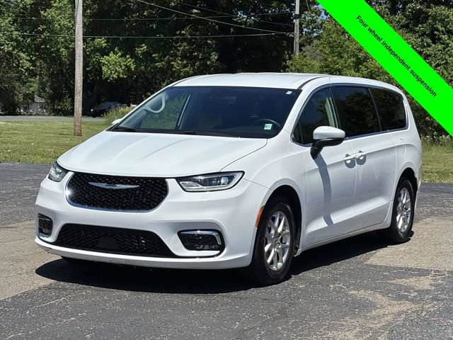 Used 2023 Chrysler Pacifica Touring-L FWD image 32