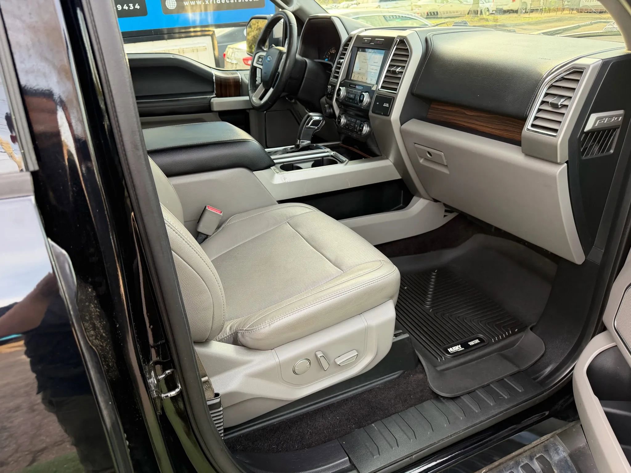 Used 2016 Ford F150 Lariat w/ Equipment Group 502A Luxury AWD/4WD image 17