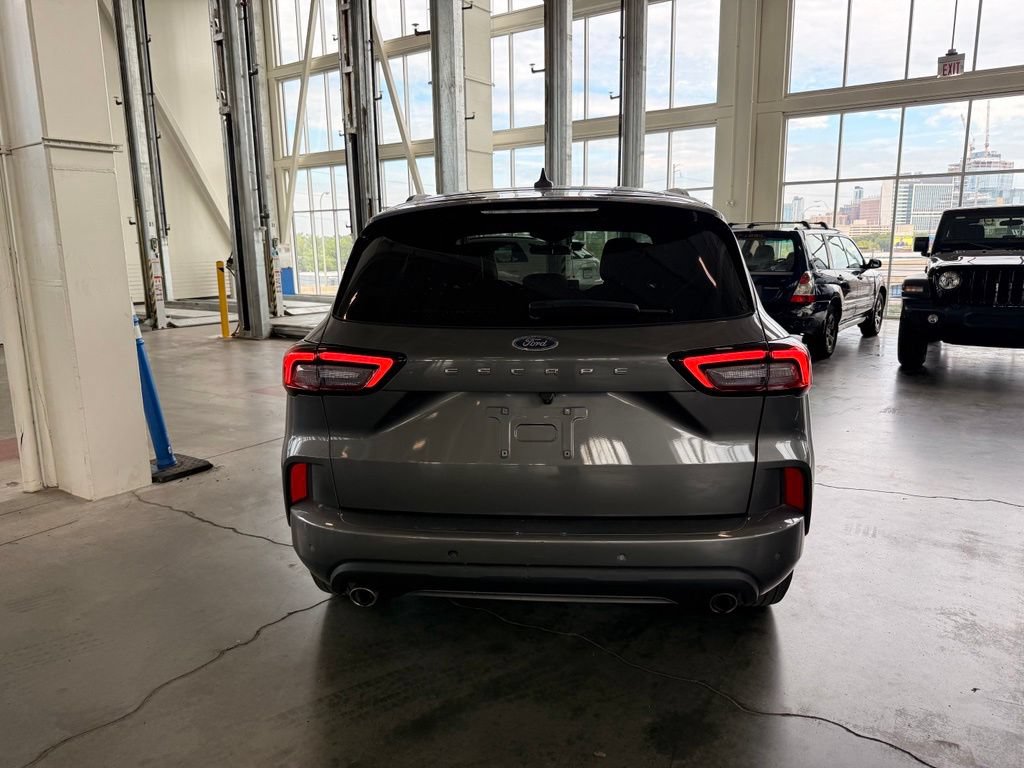 Used 2023 Ford Escape ST-Line w/ Tech Pack #1 FWD image 4