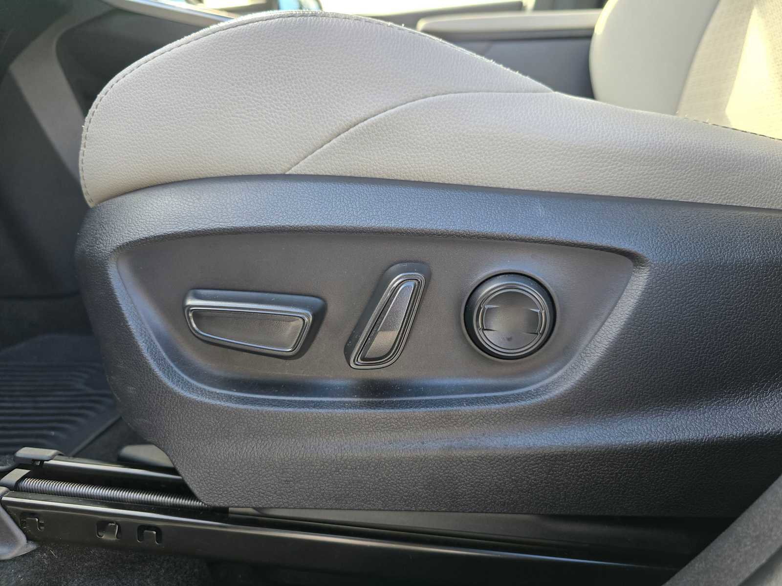 Certified 2025 Toyota bZ4X AWD image 23