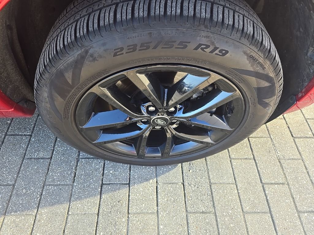 Certified 2025 Land Rover Discovery Sport S image 11