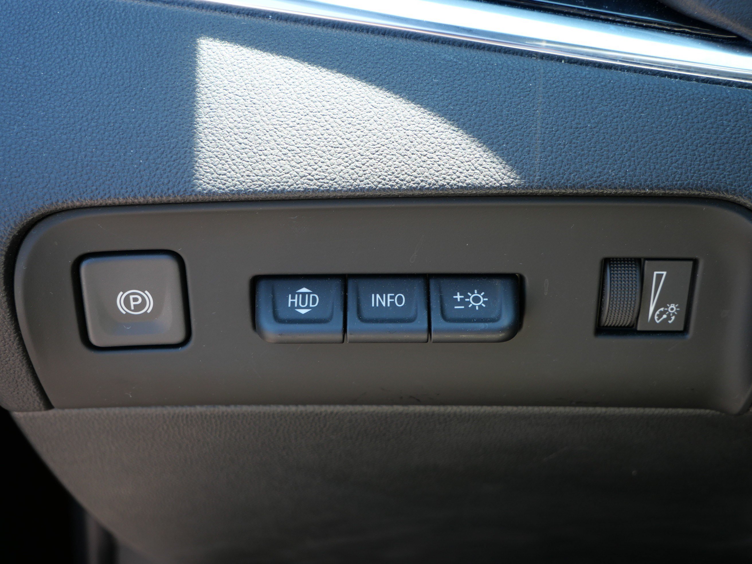 Used 2023 Buick Enclave Avenir w/ Avenir Technology Package AWD/4WD image 26