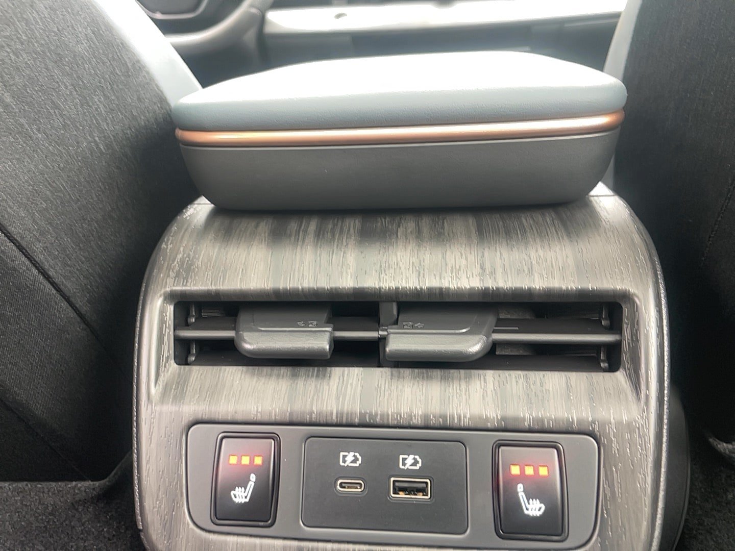 Used 2024 Nissan Ariya AWD image 6