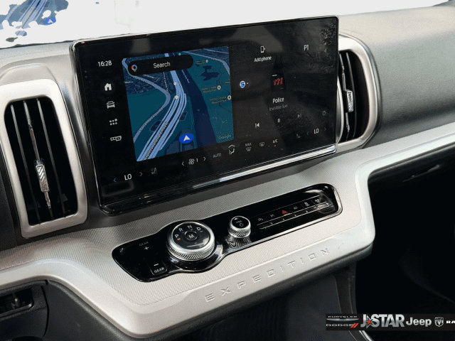 Used 2025 Ford Expedition Active RWD image 18