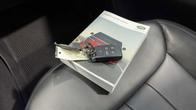 Used 2024 Land Rover Range Rover Sport Dynamic SE image 31