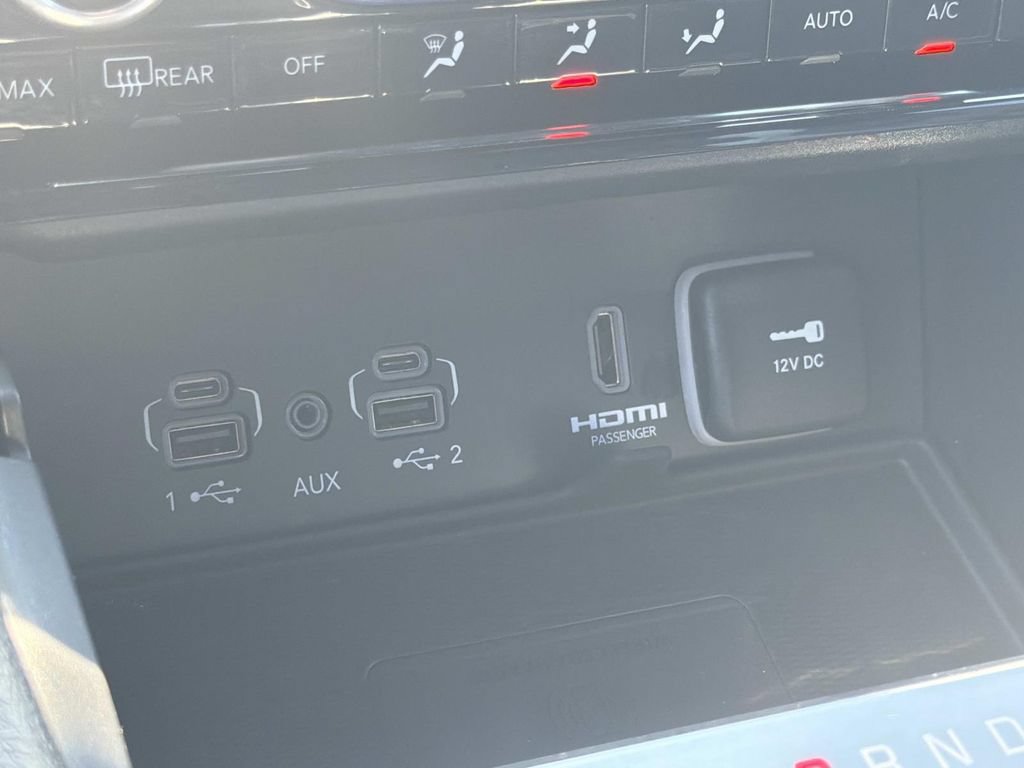 Used 2023 Jeep Grand Cherokee Overland w/ Luxury Tech Group IV AWD/4WD image 5