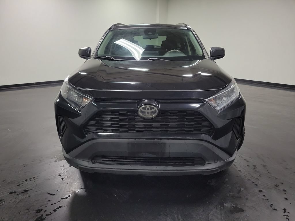 Used 2019 Toyota RAV4 LE FWD image 2