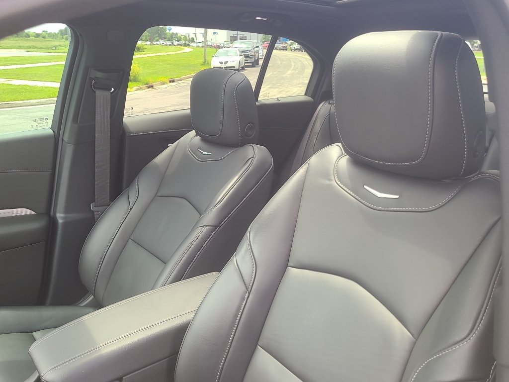 Used 2024 Cadillac XT4 Premium Luxury w/ Technology Package AWD/4WD image 16