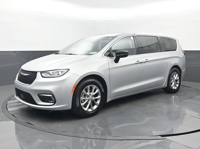 Used 2026 Chrysler Pacifica Limited FWD image 23