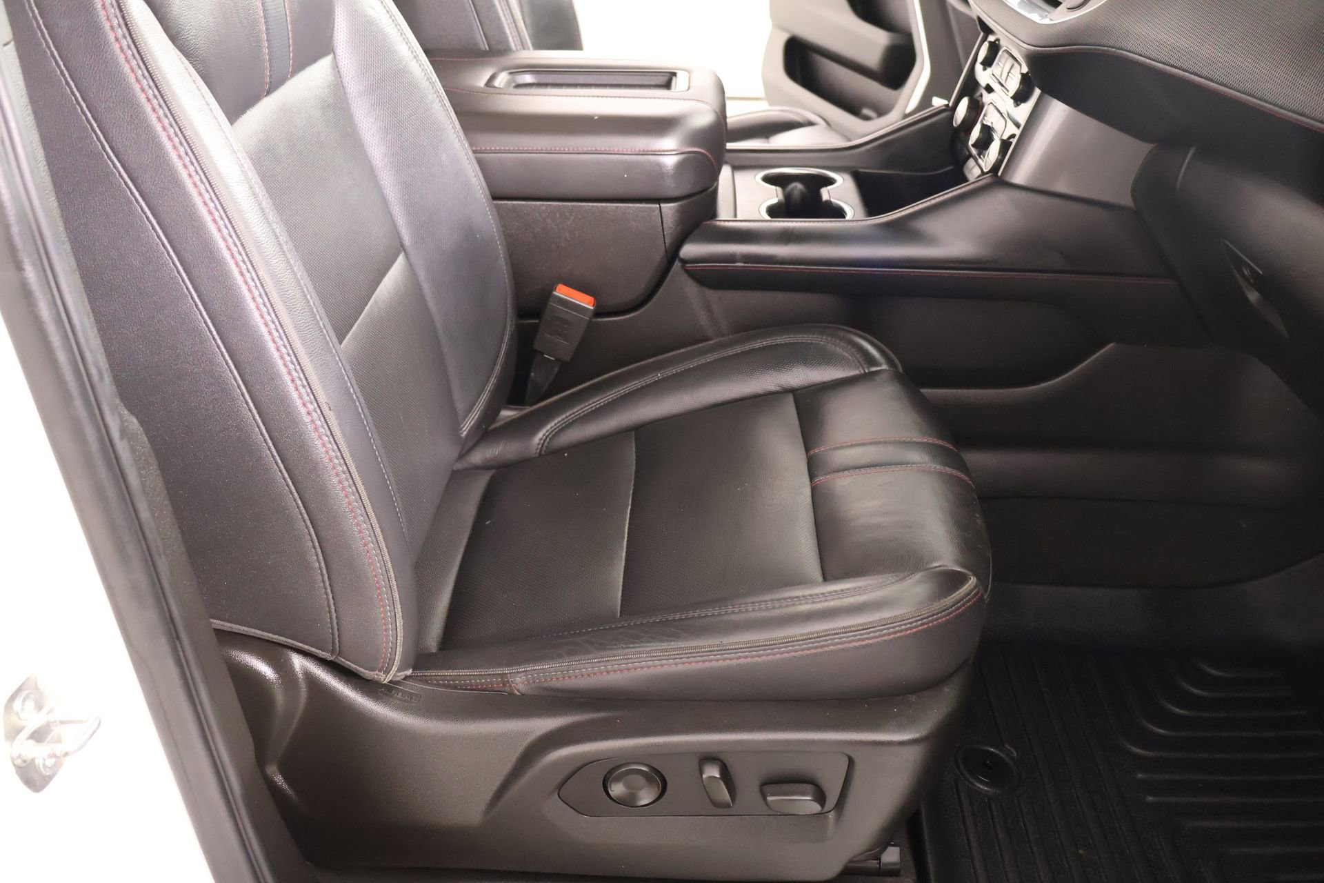 Used 2021 Chevrolet Tahoe RST w/ Luxury Package RWD image 13