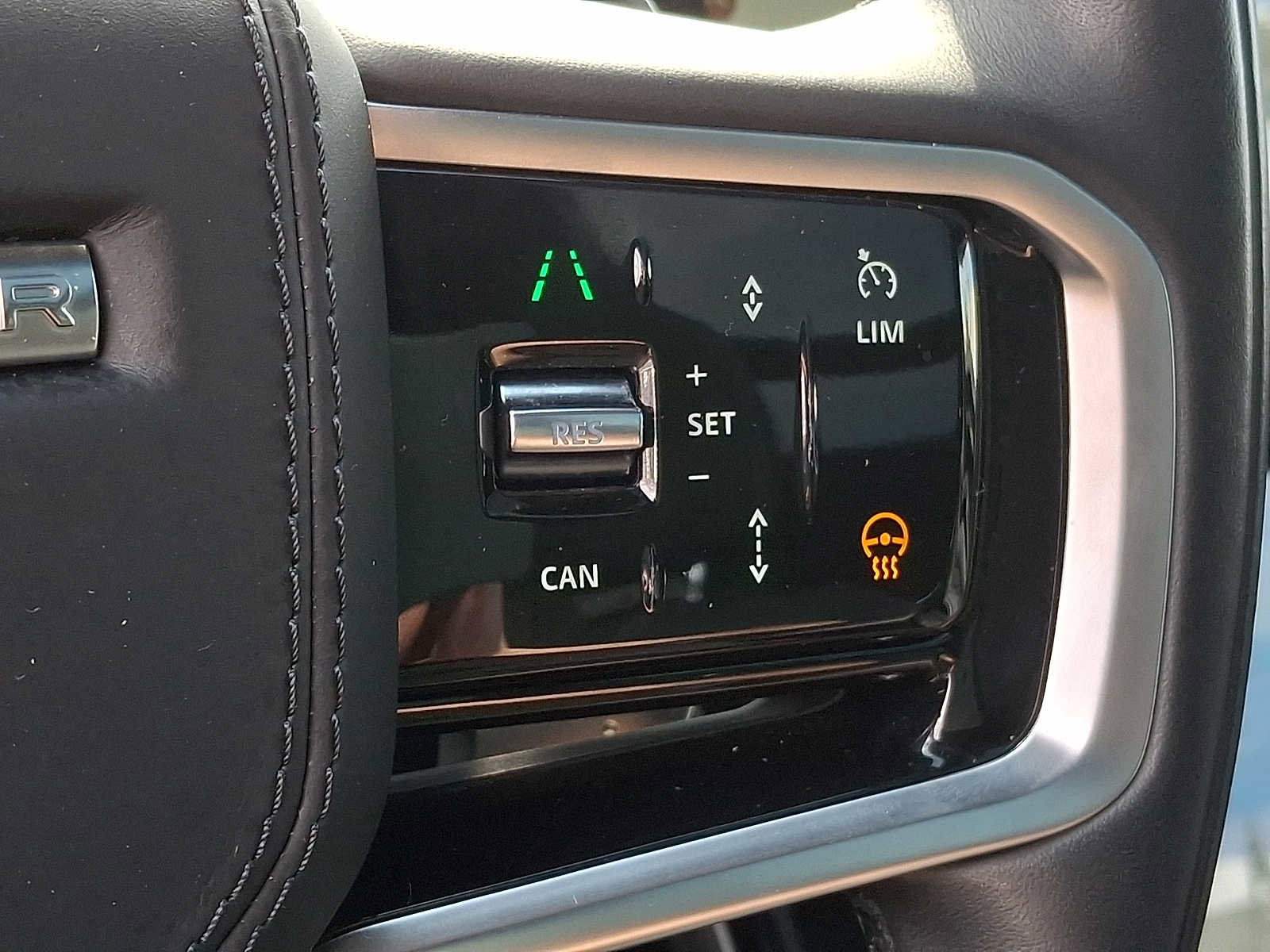 Used 2023 Land Rover Range Rover Velar R-Dynamic S image 19