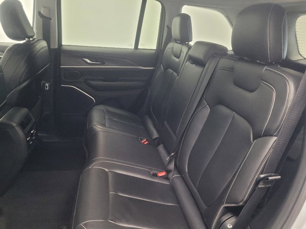 Used 2022 Jeep Grand Cherokee Limited image 18