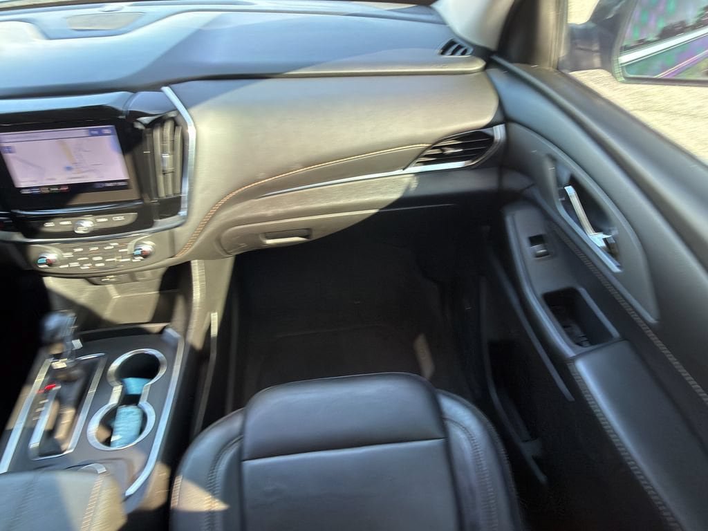 Used 2021 Chevrolet Traverse LT w/ LT Premium Package FWD image 15