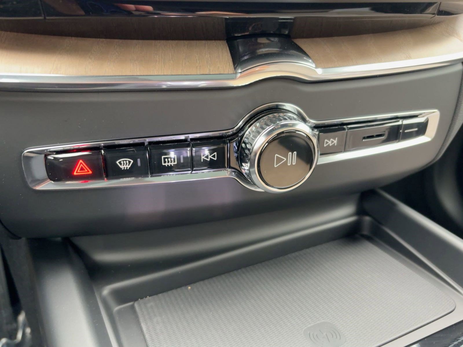 New 2026 Volvo XC60 T8 Plus w/ Protection Package Premier image 18