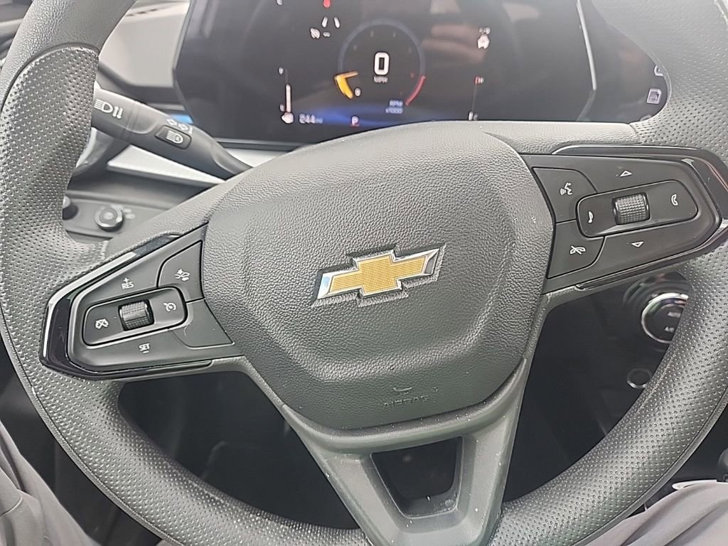 Used 2025 Chevrolet Trax LT FWD image 17