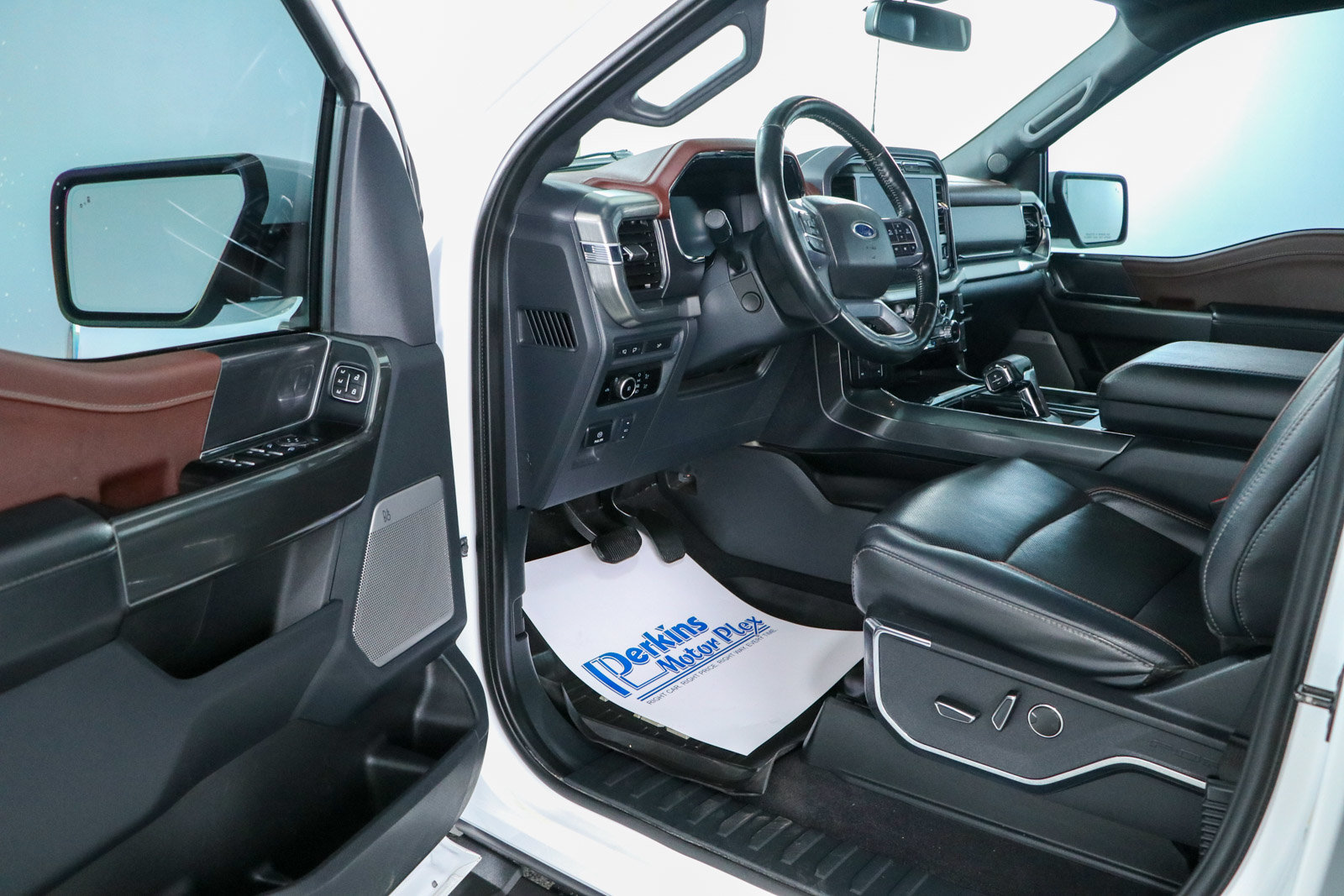 Used 2023 Ford F150 Lariat w/ Equipment Group 502A High AWD/4WD image 4