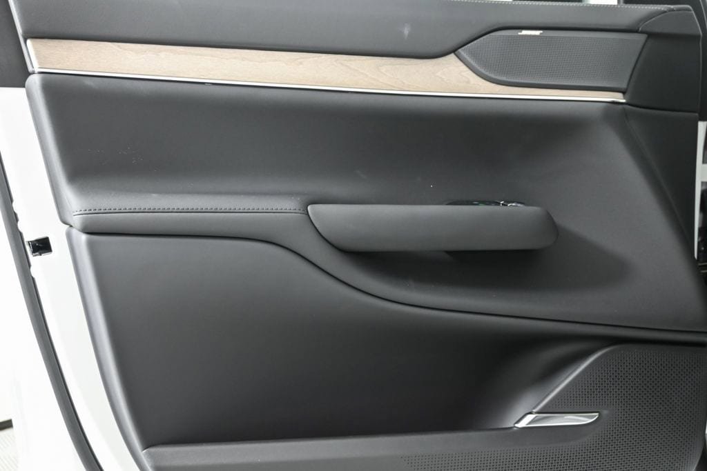 New 2025 Volvo EX90 Plus w/ Protection Package Premier AWD/4WD image 6