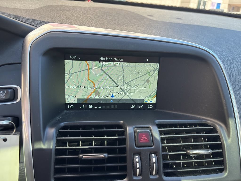 Used 2016 Volvo XC60 T6 w/ Proximity Package AWD/4WD image 18