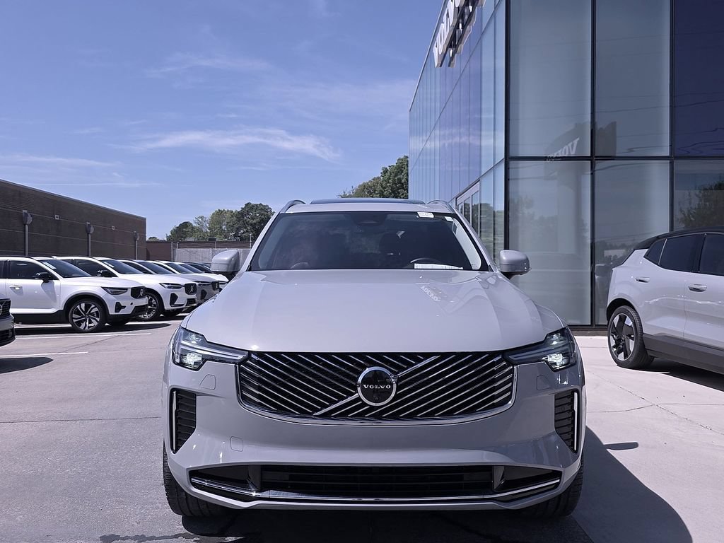 Certified 2025 Volvo XC90 B5 Plus AWD/4WD image 10
