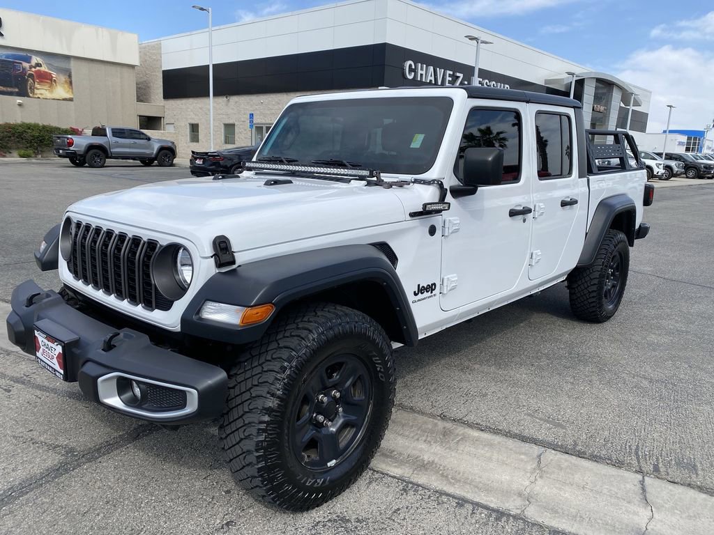 Used 2024 Jeep Gladiator Sport image 40