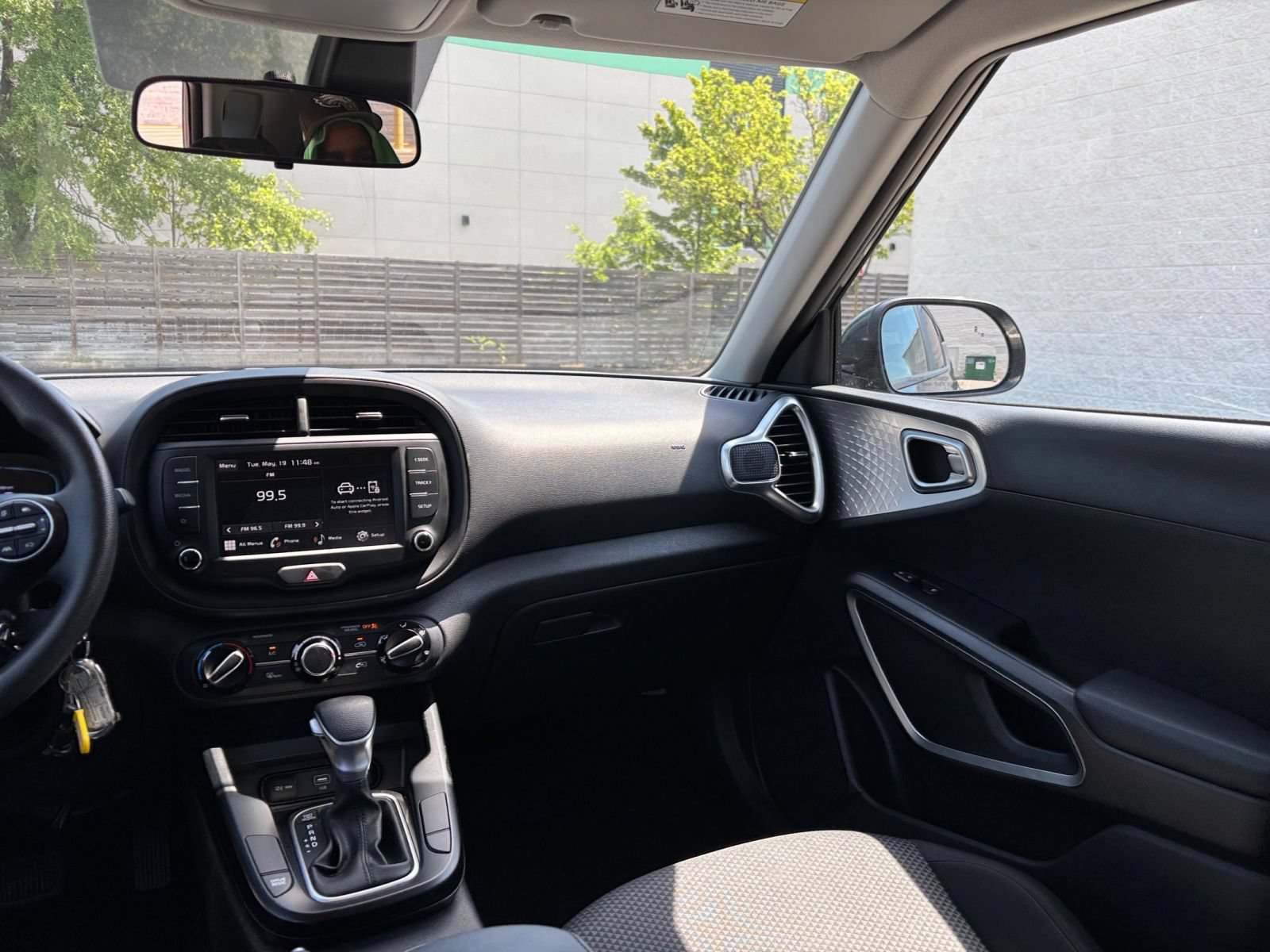 Used 2025 Kia Soul LX w/ LX Technology Package FWD image 34